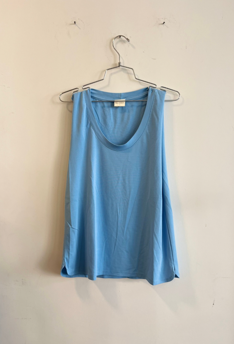 גופיית איילת בצבע תכלת