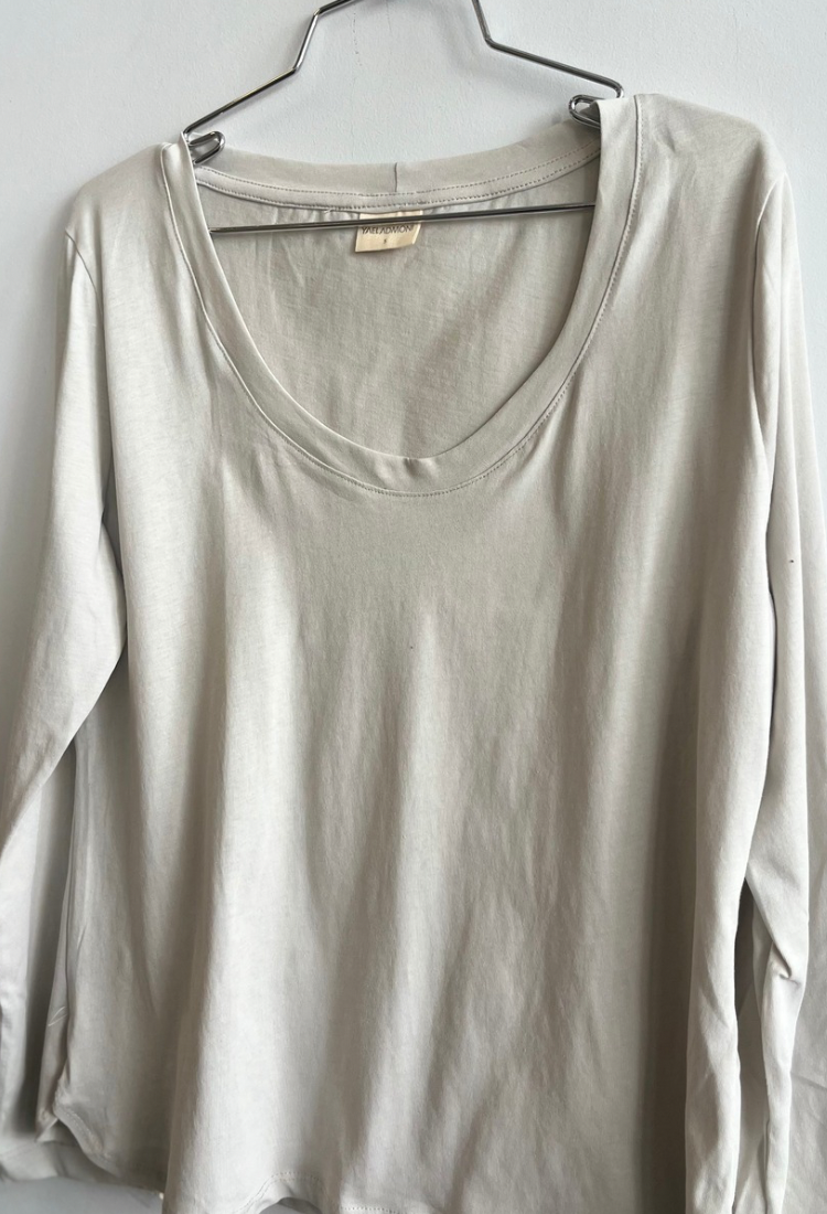 חולצת איילת בצבע אבן