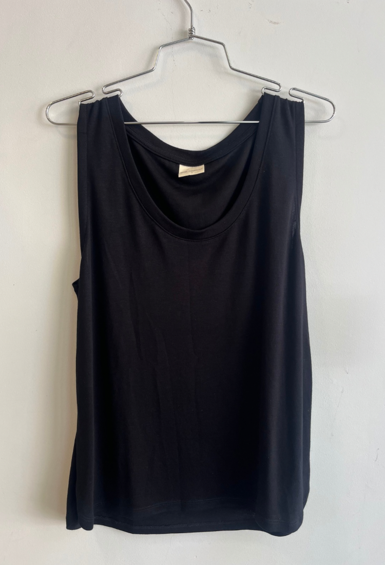 Ayelet black round neckline sleeveless shirt