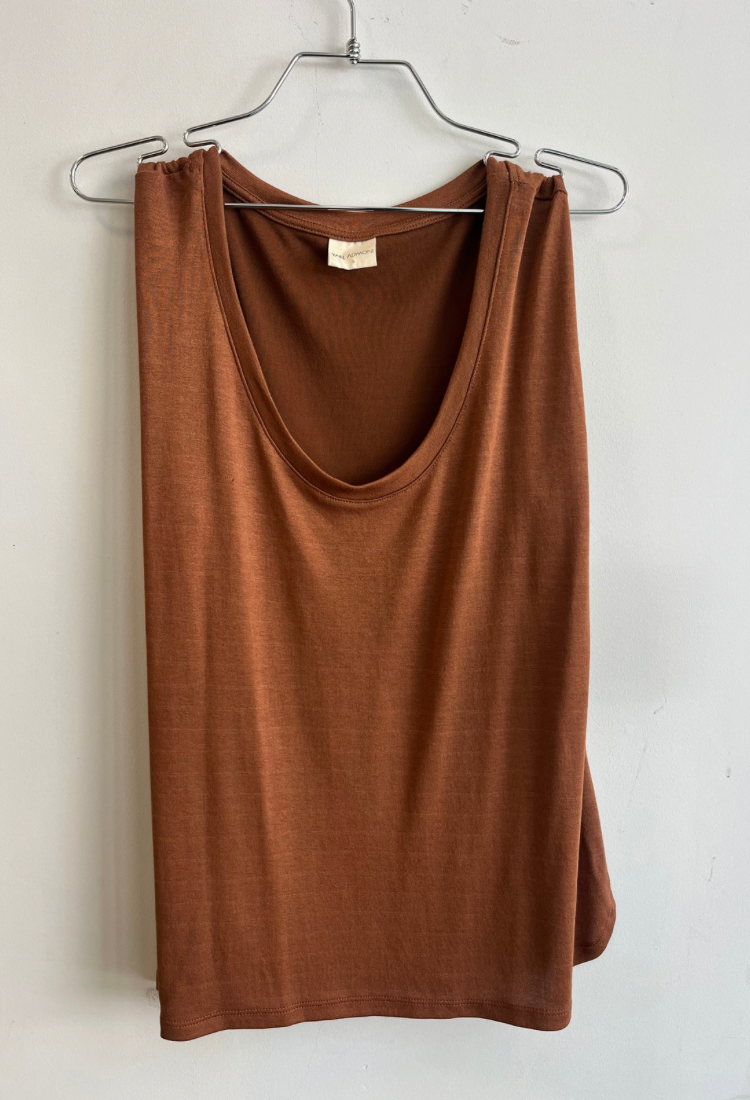 גופיית איילת חום-חמרה