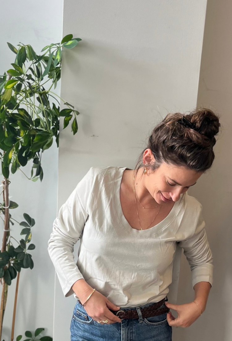 חולצת איילת בצבע אבן