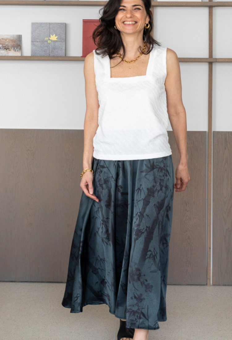 חצאית סו בצבע כחול עם פרינט פרחוני