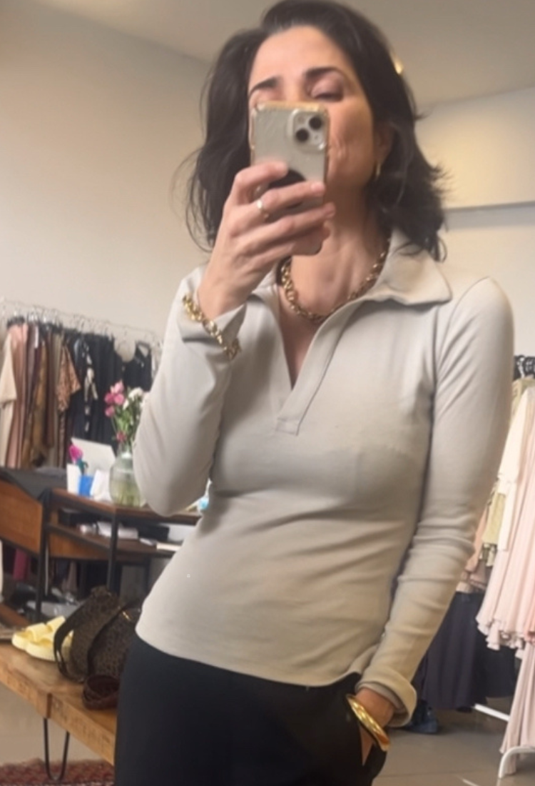 חולצת אלכס בצבע אבן