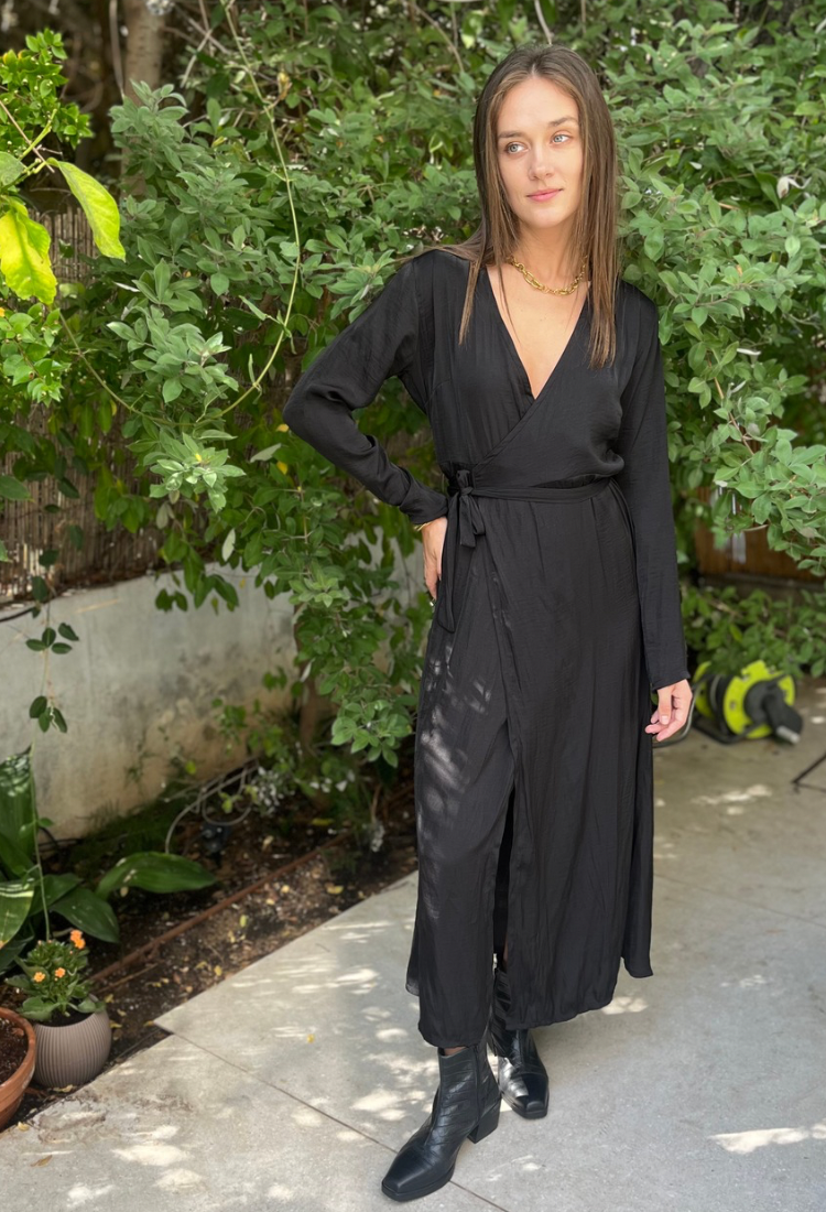 שמלת אן מעטפת מקסי בצבע שחור מעודן