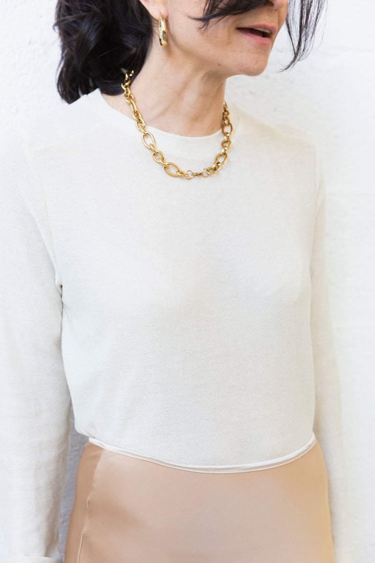 חולצת בילי בצבע אבן עם שלוב של לורקס מוזהב