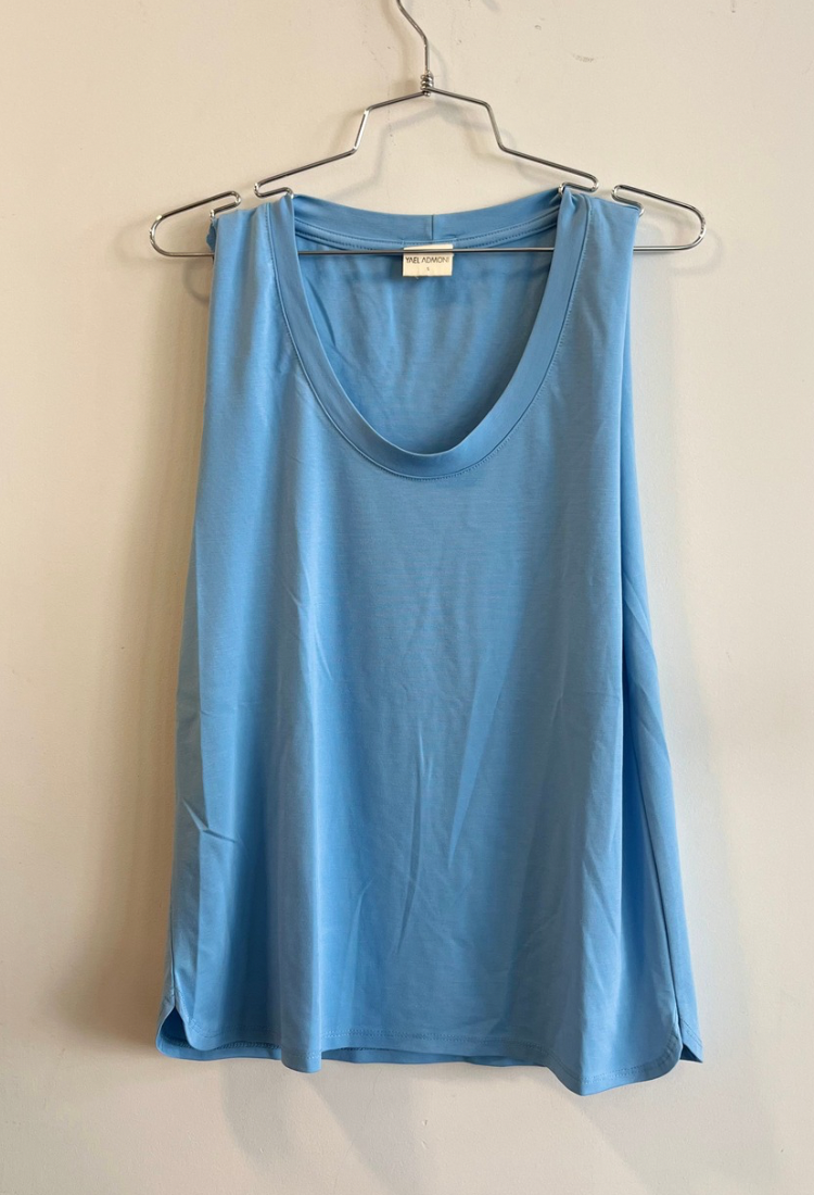 גופיית איילת בצבע תכלת