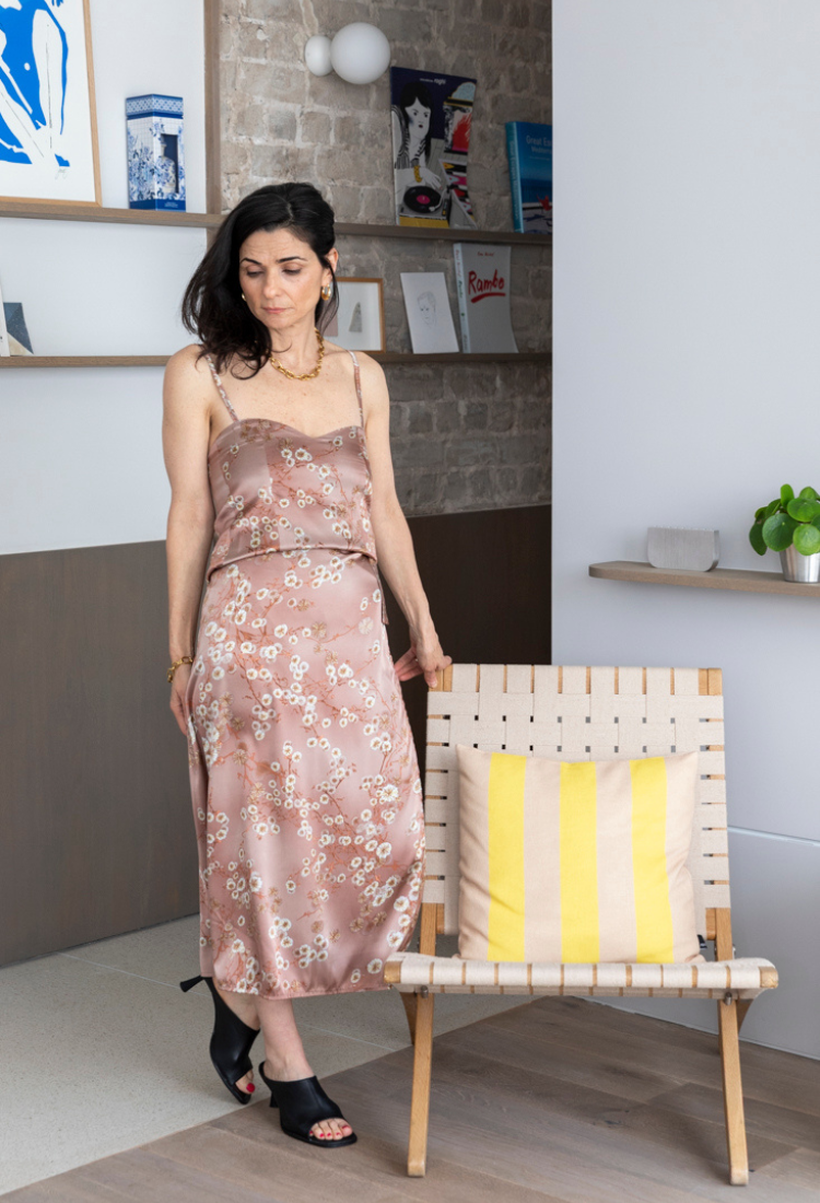 סט טופ זואי וחצאית מעטפת לי בפרינט חום פרחוני