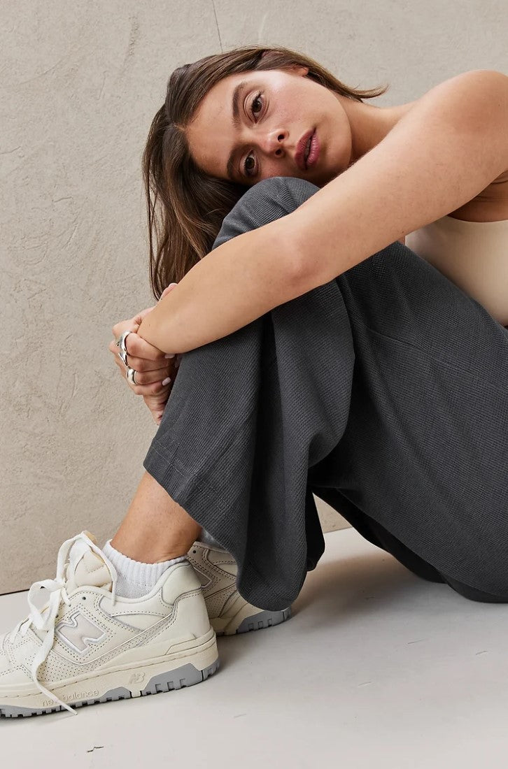 Sulis Pants Dark gray OM*ME TLV