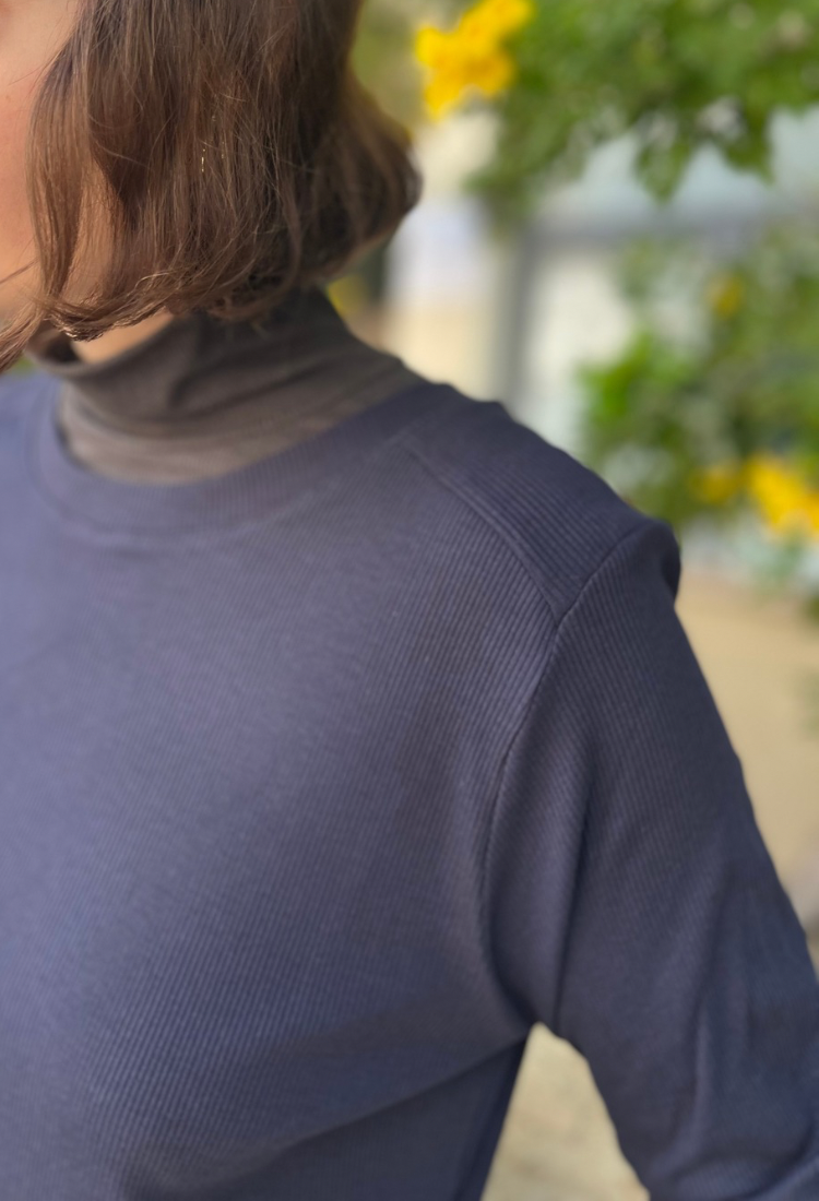 חולצת בילי ריב כחול