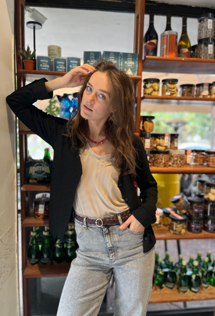 חולצת ליאוני שחורה