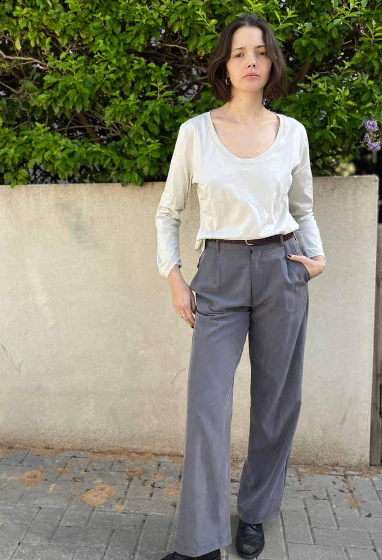 חולצת איילת בצבע אבן