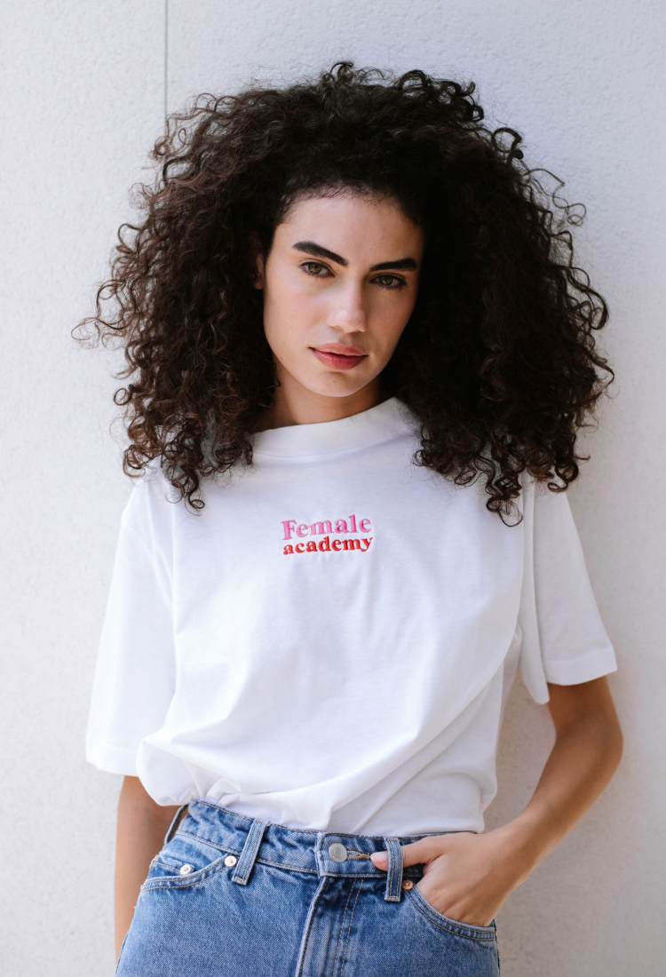 חולצת טי -Female Academy