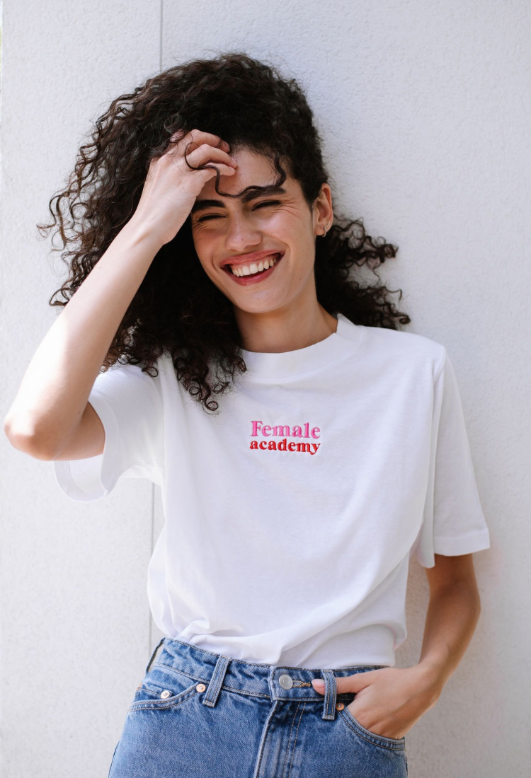 חולצת טי -Female Academy