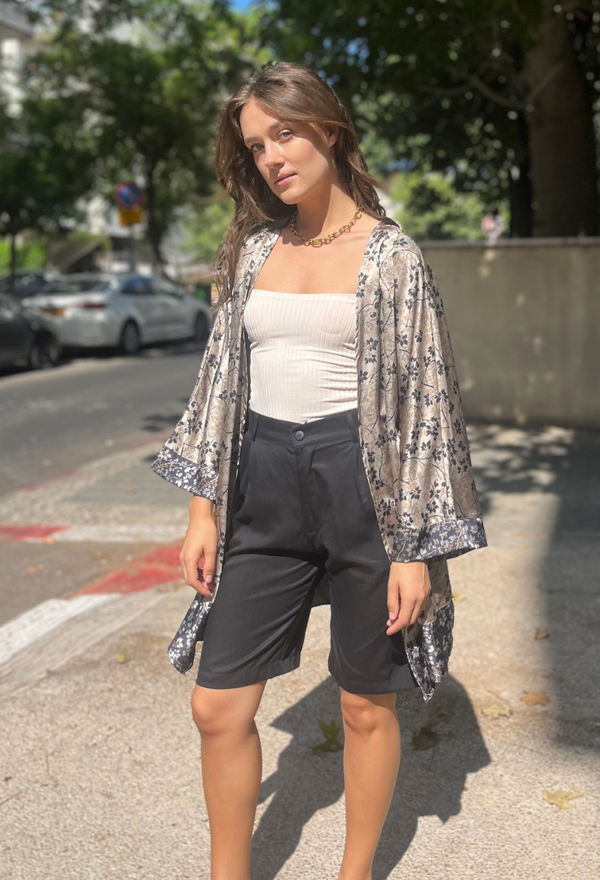קימונו תום בצבע אבן עם פרינט פרחוני