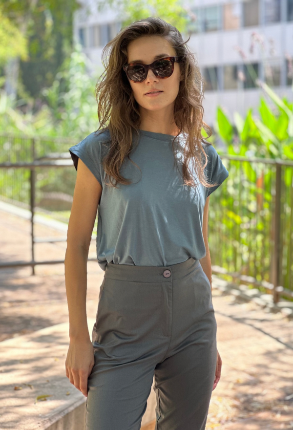 Gili dark gray sleeveless shirt