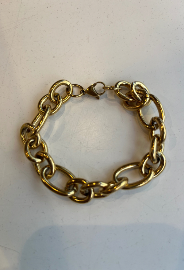 Chunky gold bracelet