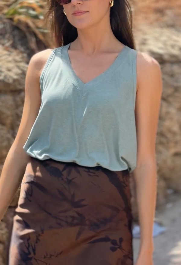Didi pistachio green Sleeveless V Shirt