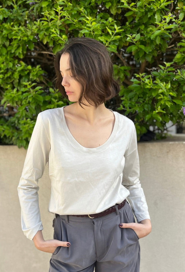 חולצת איילת בצבע אבן