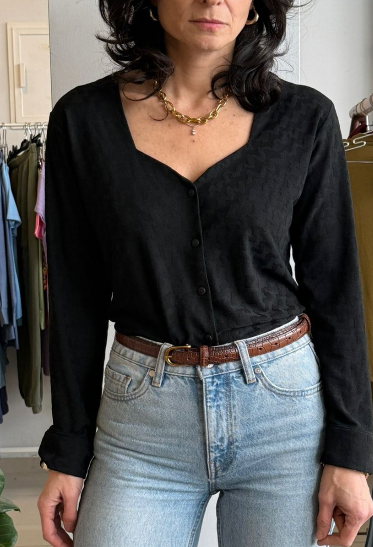 חולצת ליאוני שחורה