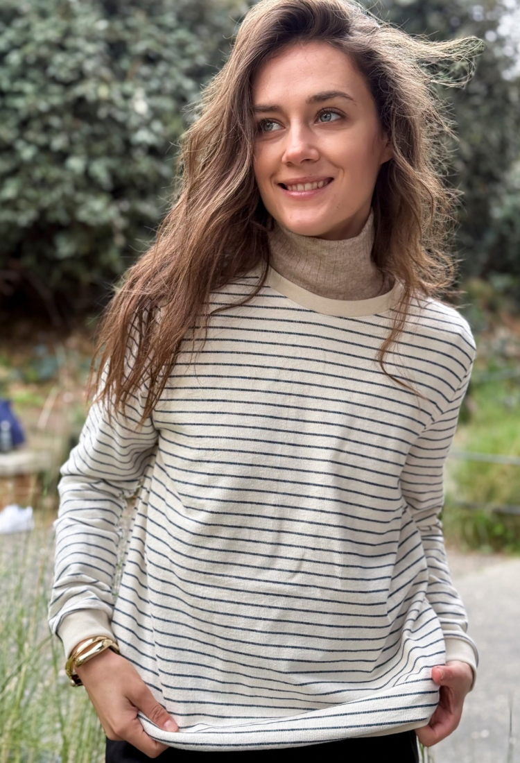 Ori white and blue stripes sweatshirt