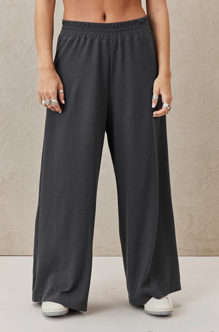 Sulis Pants Dark gray OM*ME TLV