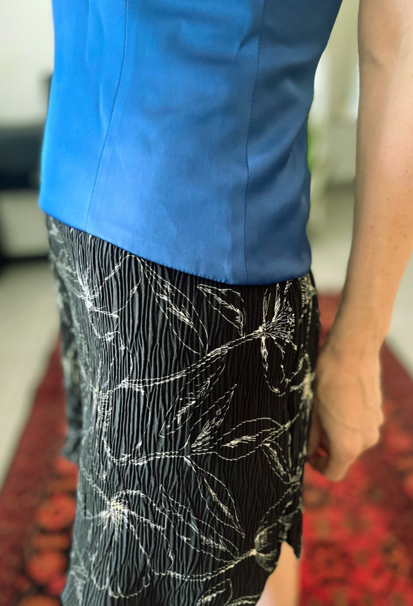 Gali black plisse with white flowers print short pants