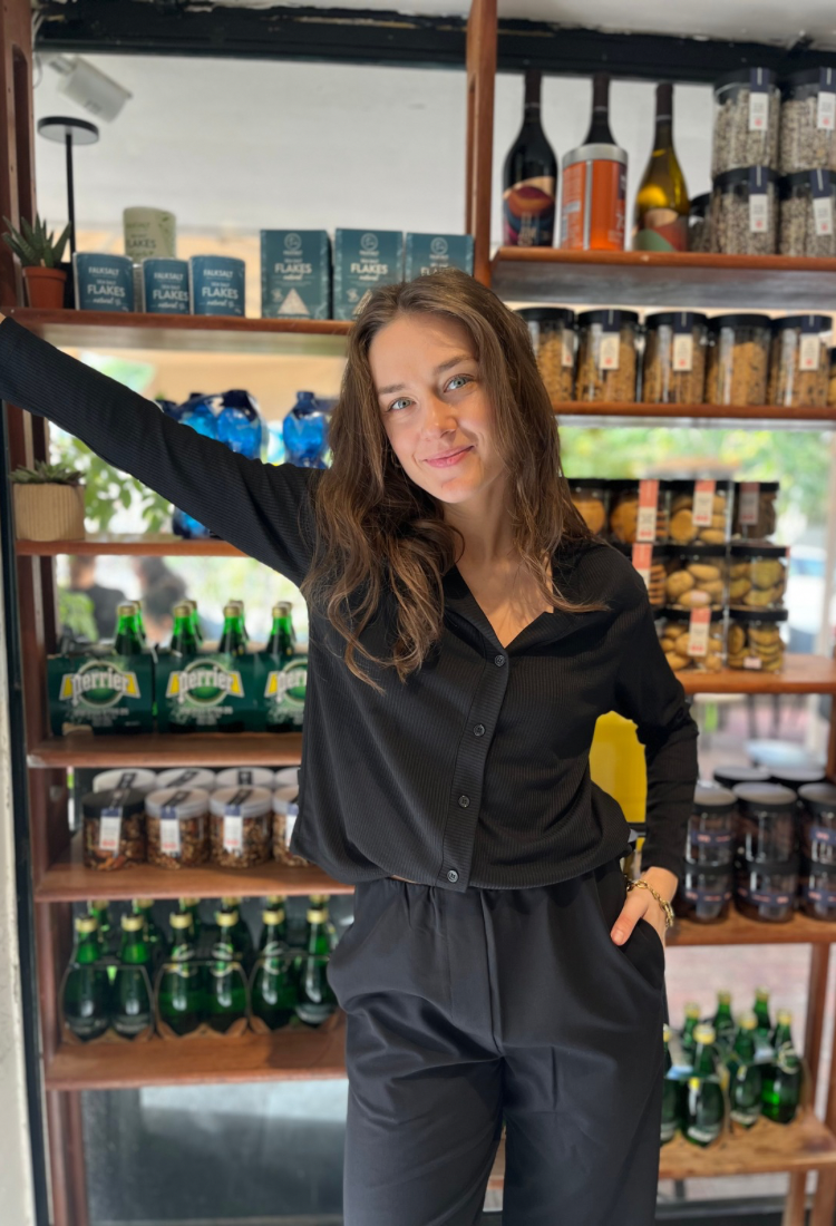 חולצת/עליונית עלמה שחור ריב