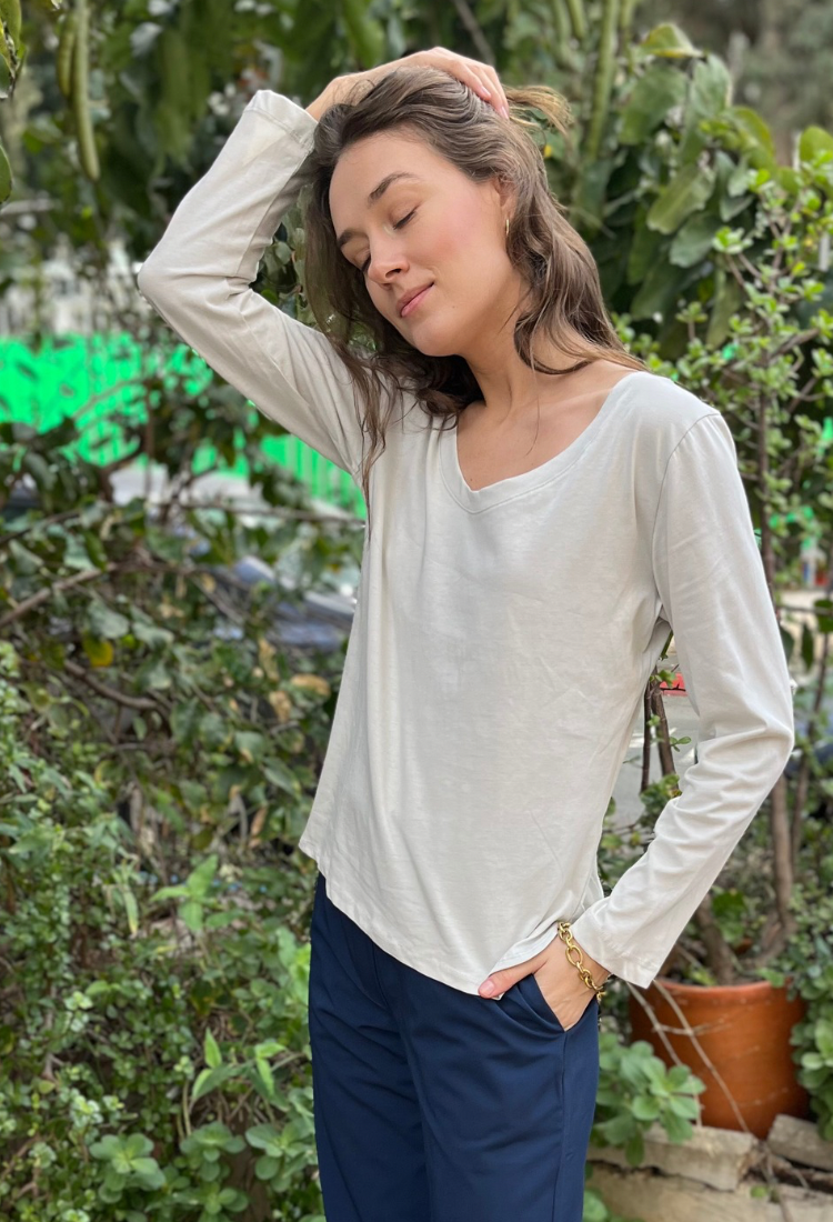 חולצת איילת בצבע אבן