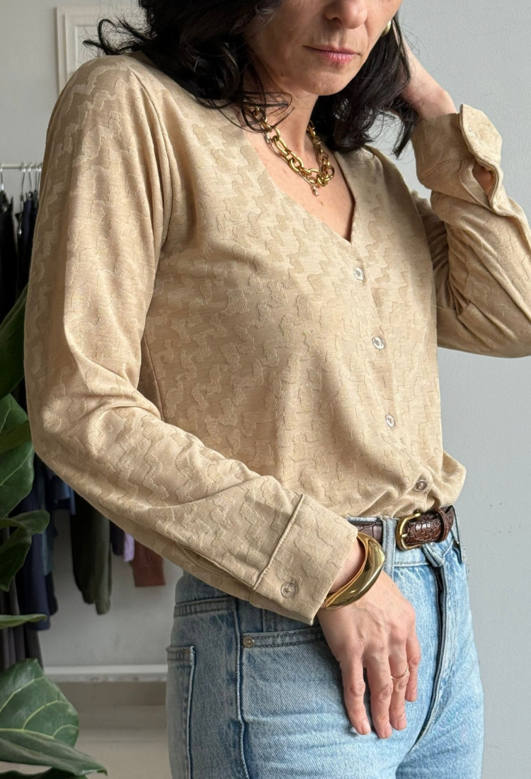 חולצת ליאוני שרוול ארוך במבע חום בהיר