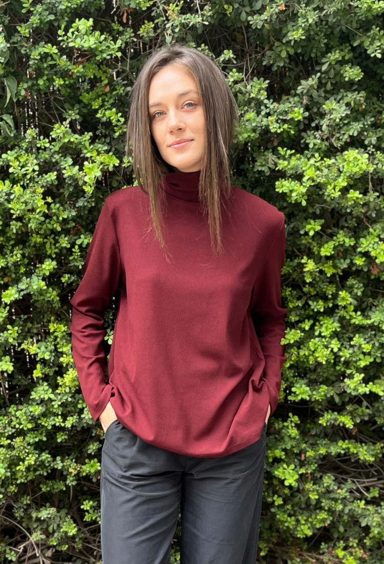 Lily turtleneck top in Bordeaux