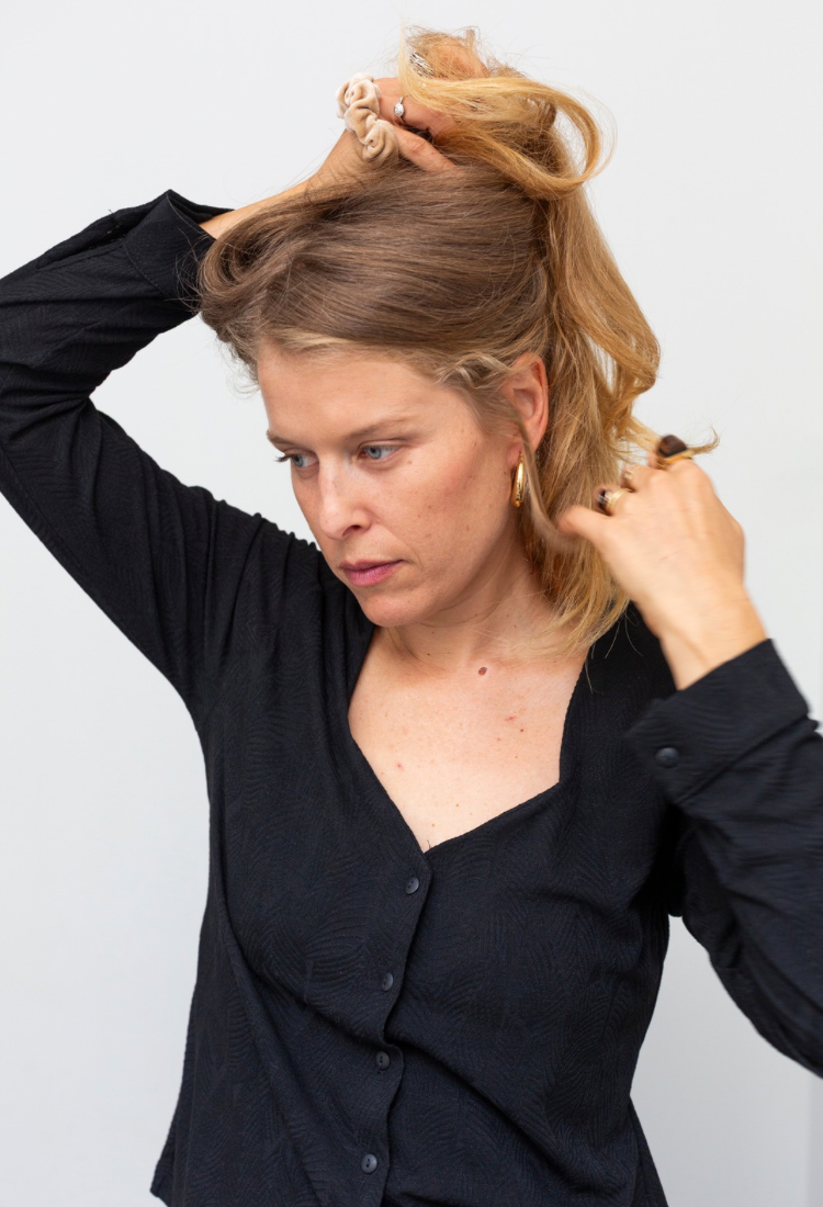 חולצת ליאוני שחורה