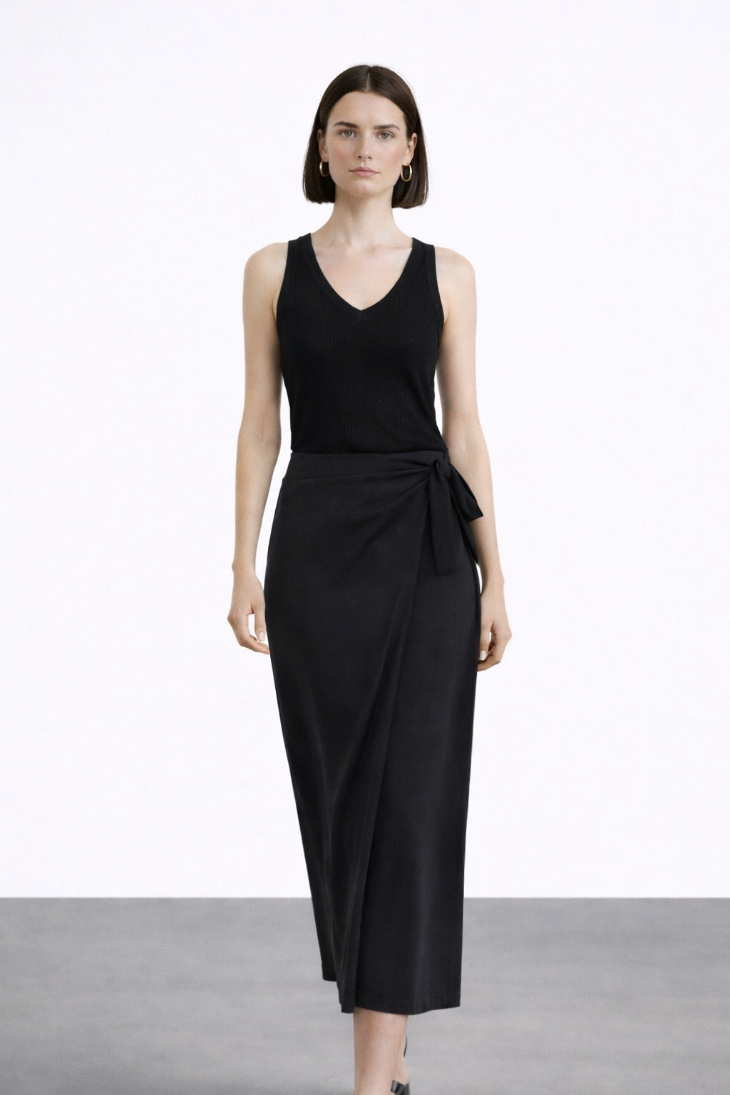 חצאית לי שחור מעושן