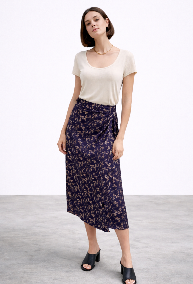 חצאית לי סגולה עם פרינט פרחים בצבע אפור כסף