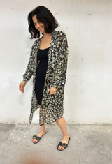 Tom black with yellow flowers print Kimono