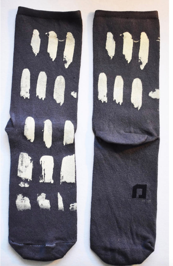גרבים בצבע אפור בהדפס טיפות -MAAYAN GUTFELD
